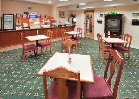 Holiday Inn Express And Suites 쇼하리에 레스토랑 사진