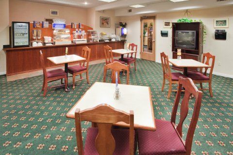 Holiday Inn Express And Suites 쇼하리에 레스토랑 사진